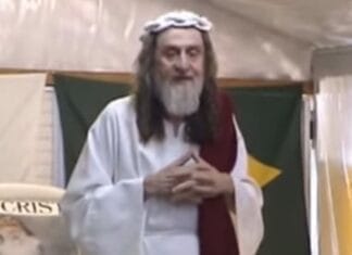 ELE ESTÁ ENTRE NÓS – Versão mística de “Pra não dizer que não falei das flores”