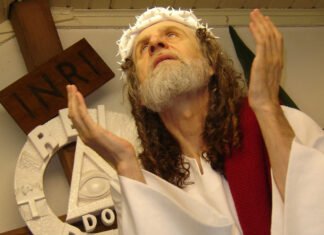 INRI CRISTO e a coroa da paz