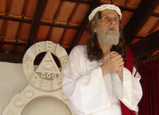 INRI CRISTO debocha de evangélicos e os chama de evanjegues