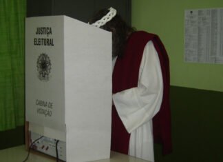 INRI CRISTO fala sobre política e políticos